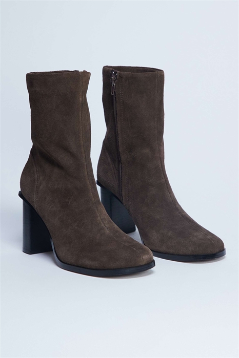 Ботильоны Nellie из натуральной замши на каблуке артикул 144913754