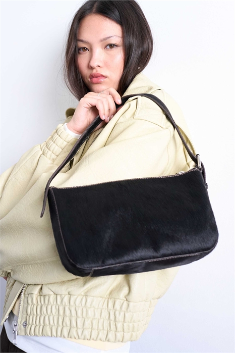 Сумка через плечо Stina с меховым отделом из натуральной кожи артикул 147442073