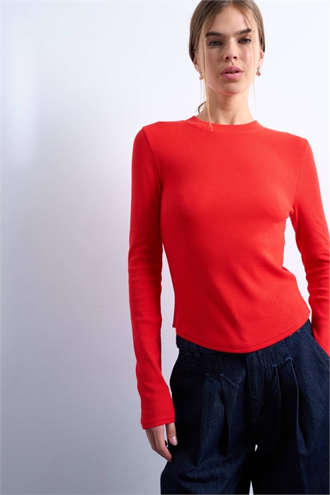 Топ с ребристым рукавом и закругленным низом артикул 149637063