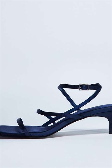 Осенние сандалии на среднем каблуке в стиле минимализм артикул 148032668