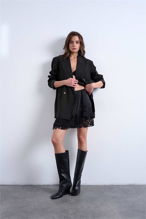 Асимметричная мини-юбка из атласа с кружевной отделкой артикул 150204194