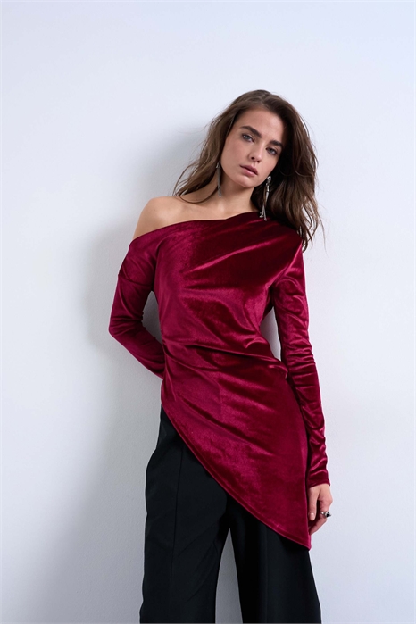 Бархатная туника с открытыми плечами и длинными рукавами артикул 153363609