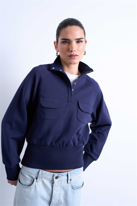 Свитшот с воротником-воронкой и карманами артикул 154690370