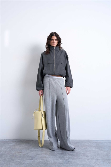 Брюки с мягкой на ощупь матовой поверхностью и мелкими складками артикул 154135602