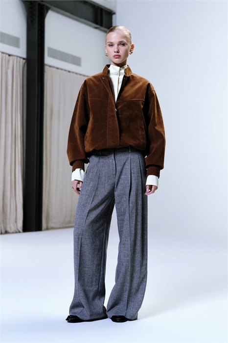 Брюки с необработанным краем, заниженной посадкой и двойными складками артикул 151344161