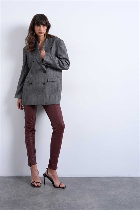 Узкие брюки из искусственной кожи с отводами артикул 149540655