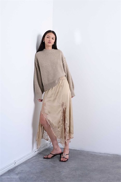 Юбка средней длины с волнистым краем из атласа и кружева артикул 149857154