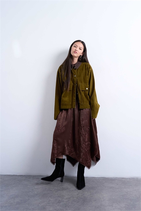 Юбка средней длины с атласным воланом по низу и кружевной вышивкой артикул 149427212