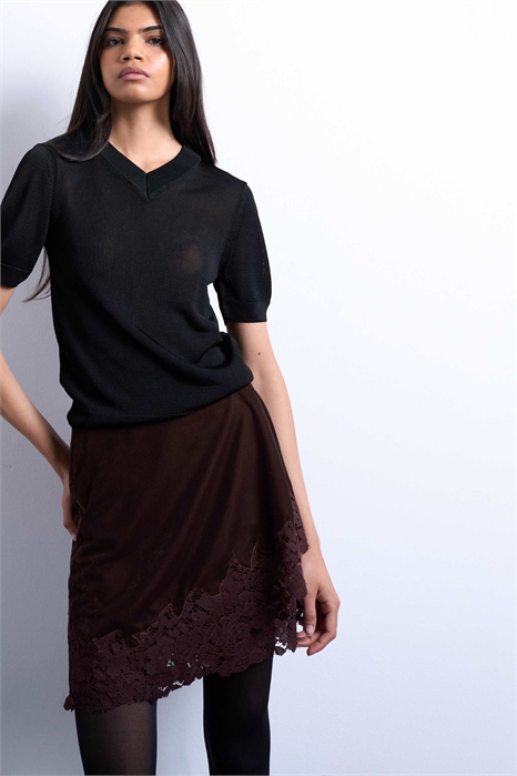 Бархатная асимметричная мини-юбка с кружевной отделкой артикул 150204201