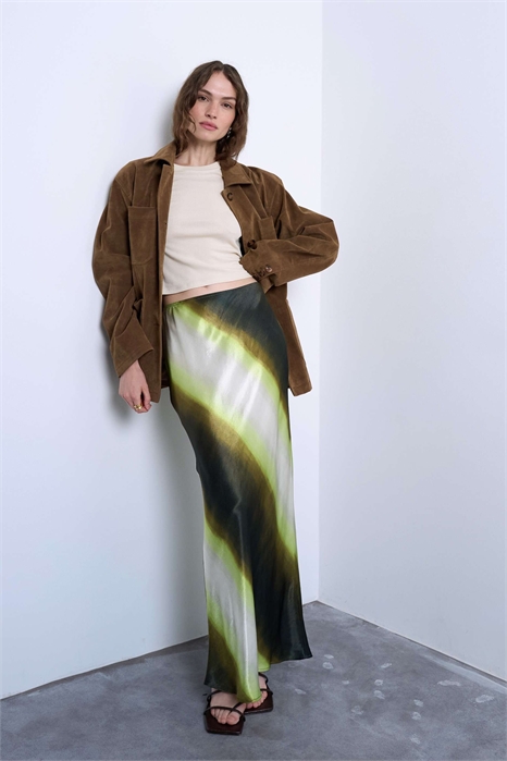 Макси-юбка из атласа с косой отрезкой артикул 147786774