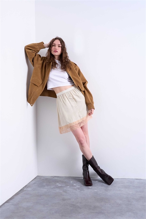 Мини-юбка-пачка из атласного кружева с контрастным кружевом артикул 140556554