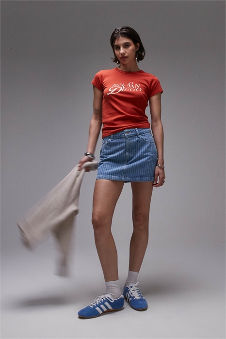 Мини-юбка из джинсовой ткани с оборками артикул 145749635