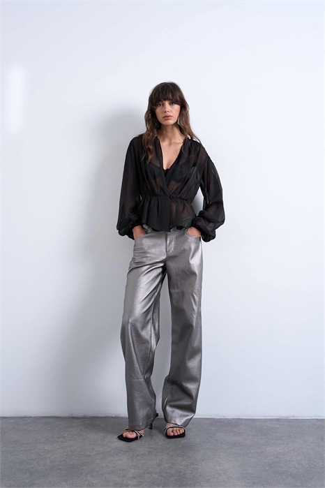 Брюки из искусственной кожи с металлическим поясом артикул 149242702