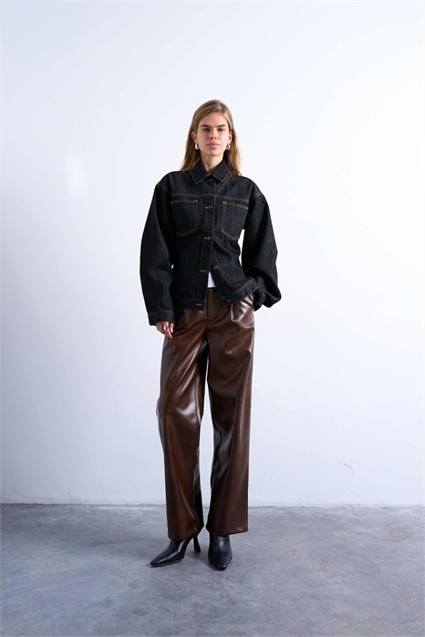 Брюки из искусственной кожи с прямыми брючинами и плиссировкой артикул 143825932