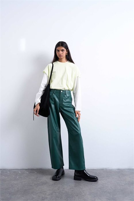 Брюки с расклешенными штанинами из искусственной кожи артикул 147698095