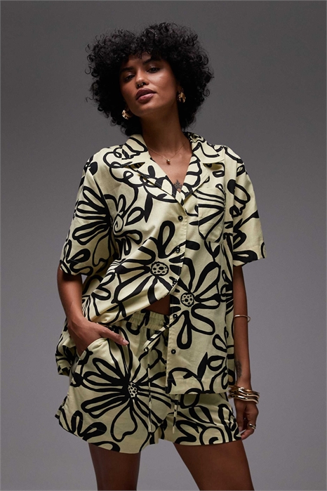 Коротких льняных шорт с высокой талией и шнурком артикул 141528269