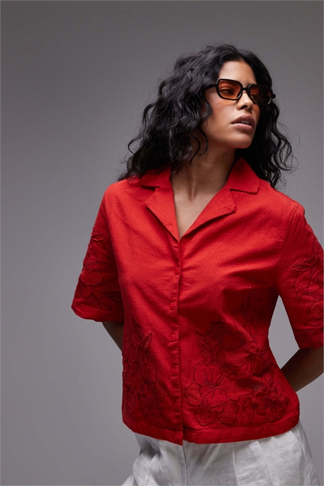 Короткая рубашка с ажурной отделкой артикул 141240457