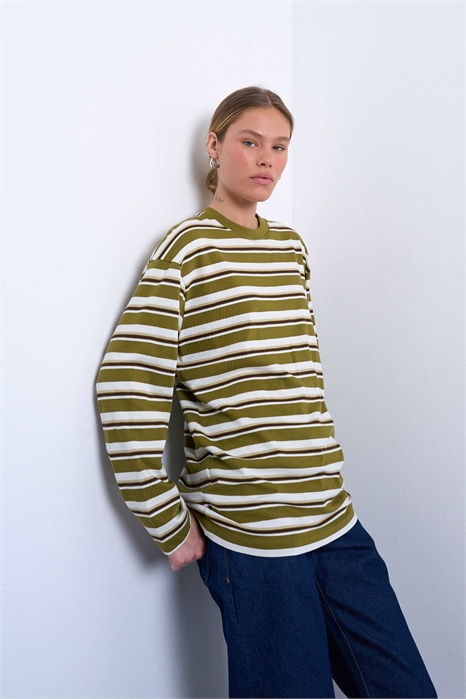 Футболка-скэтер свободного кроя с полосками и длинными рукавами артикул 150323737