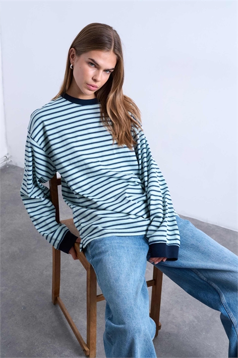 Футболка-скэтер свободного кроя с полосками и длинными рукавами артикул 149636865