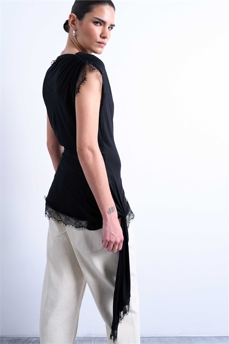 Топ с капюшоном и кружевной отделкой артикул 153832262