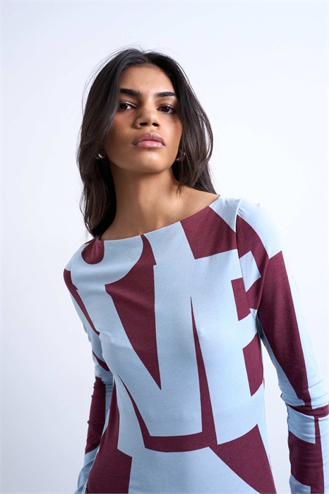 Топ с длинными рукавами и абстрактным принтом артикул 147870120