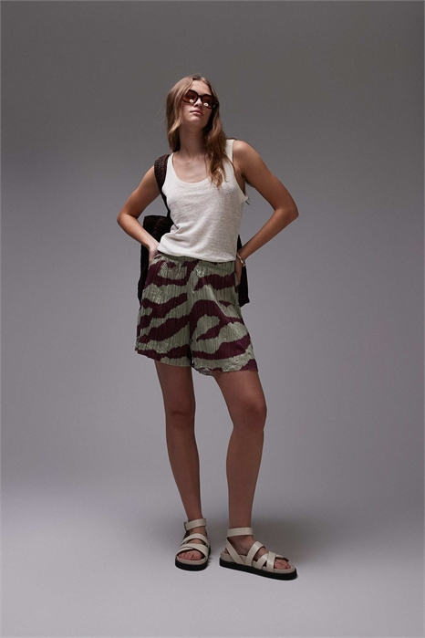 Шорты с широкими брючинами и эффектом гофрированной ткани с принтом «зебра» артикул 147380725