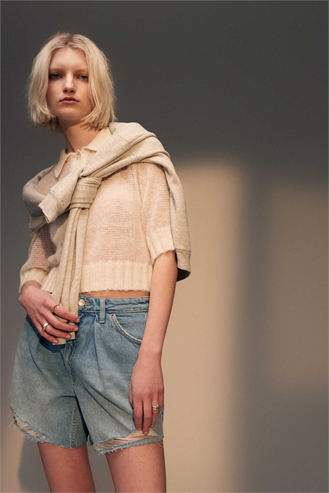 Джинсовые шорты с складками артикул 133310189