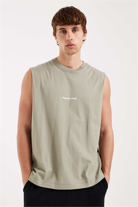 Жилет с оригинальным логотипом на груди артикул 154767610