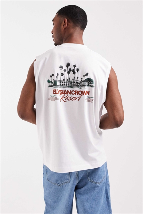 Объемная футболка с принтом в курортном стиле артикул 156249539
