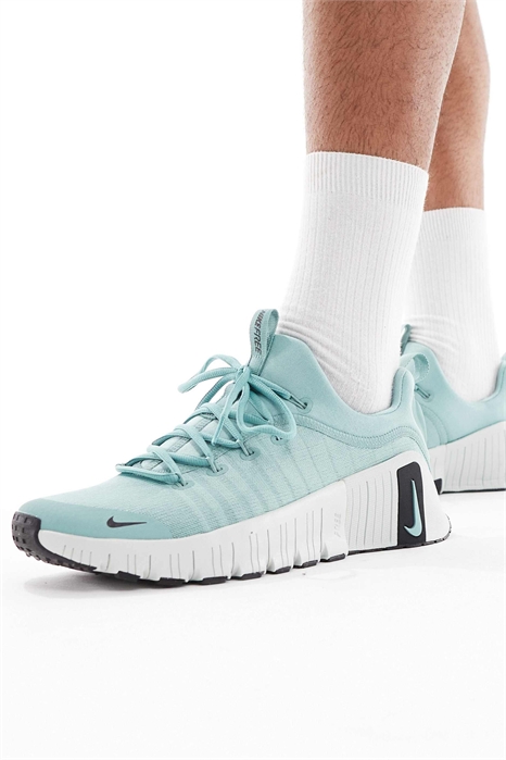 Бесплатные кроссовки Metcon 6 артикул 147141879