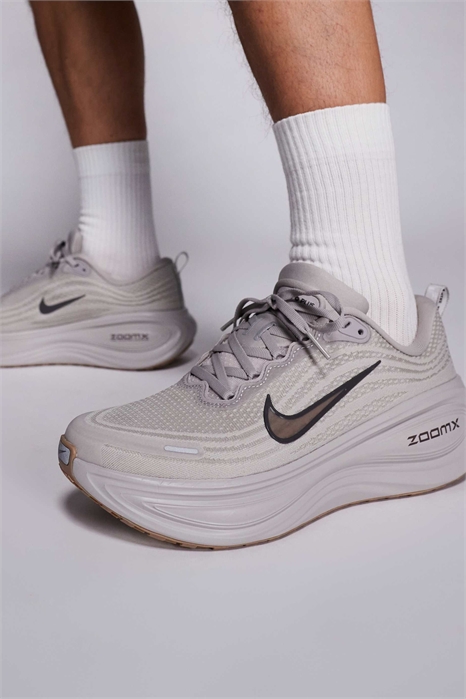 Кроссовки Vomero Plus артикул 153563258