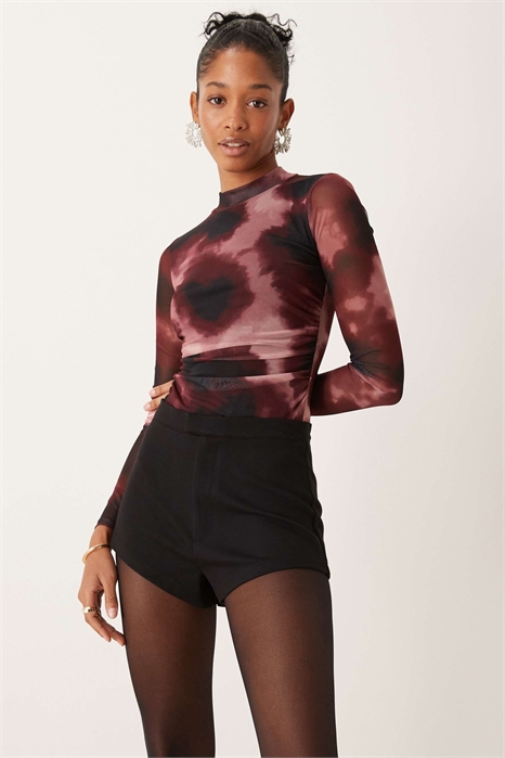 Шорты-хотпанты из ткани «понте» премиум-класса артикул 136474110