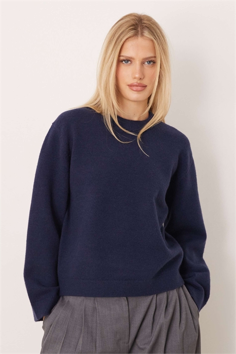 Трикотажный свитер с круглым вырезом и широкими рукавами артикул 151526300