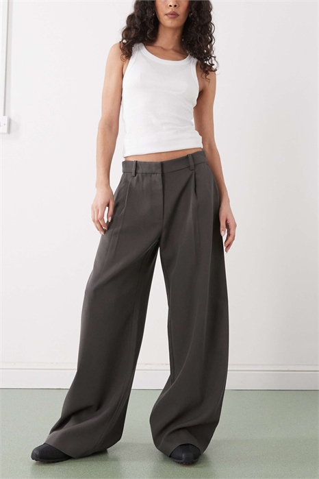 Брюки Dara с низкой талией и широкими брючинами, с складками спереди артикул 154328746