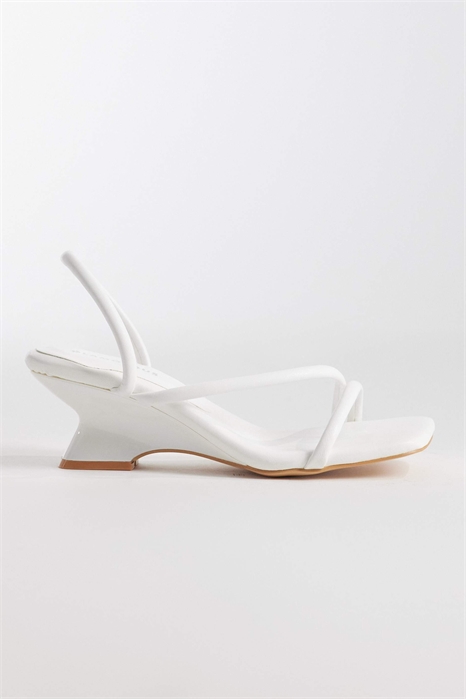 Сандалии на танкетке артикул 153814988