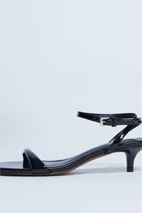 Сандалии Irene на невысоком каблуке артикул 145572871