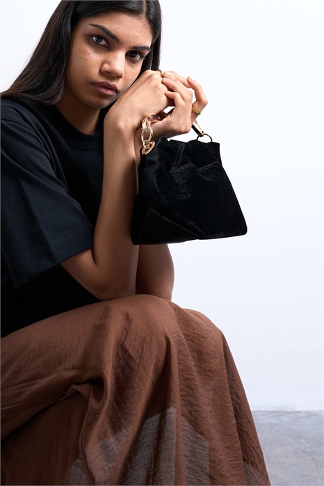 Сумка-мешок с маленькой бархатной ручкой с металлической окантовкой от Gabriette артикул 145573021