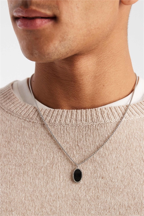 Ожерелье с черным овальным кулоном артикул 152381701