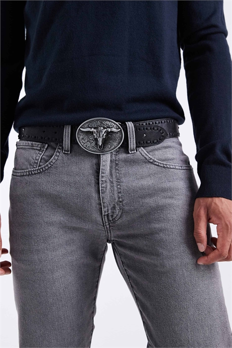 Пояс с пряжкой из металлической пластины, отделаный стежком «хлыст» и заклепками артикул 150369629