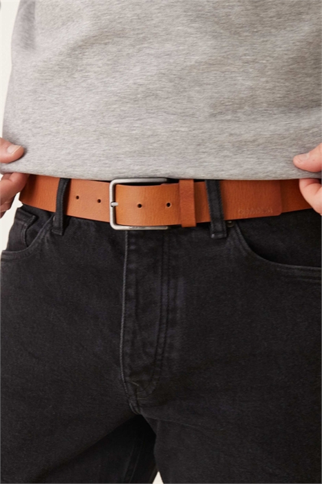 Кожаный ремень с квадратной пряжкой шириной 35 мм артикул 151415691