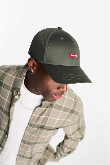 Кепка оливкового цвета с логотипом в виде крыльев летучей мыши артикул 130768820