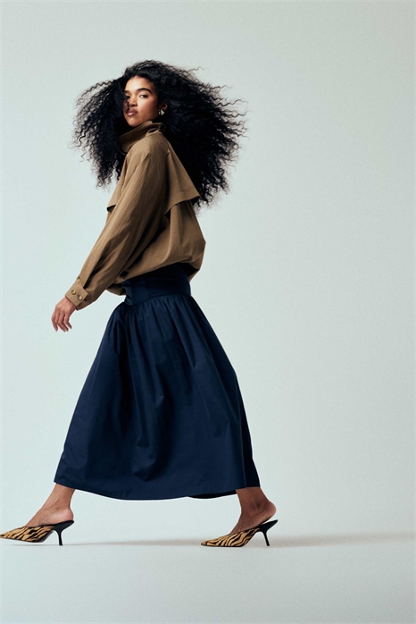 Культовая макси-юбка с заниженной талией и расклешенным подолом артикул 155333525