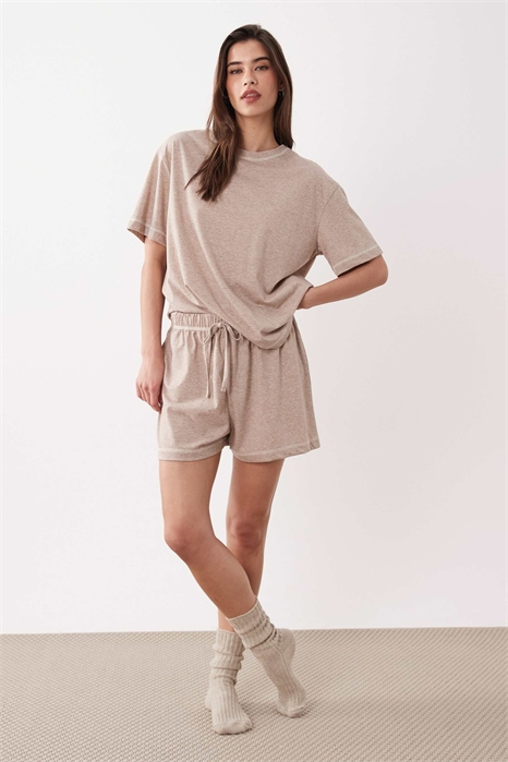 Комплект из просторной футболки и шорт-пижамы артикул 154237214