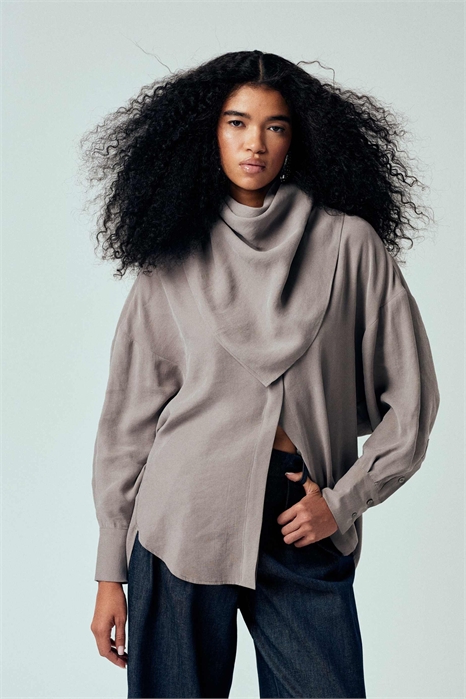 Рубашка свободного кроя с рукавами «летучая мышь» и шарфом артикул 155335323