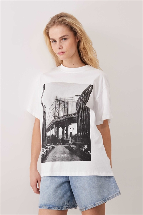 Топ свободного кроя с короткими рукавами артикул 156267379