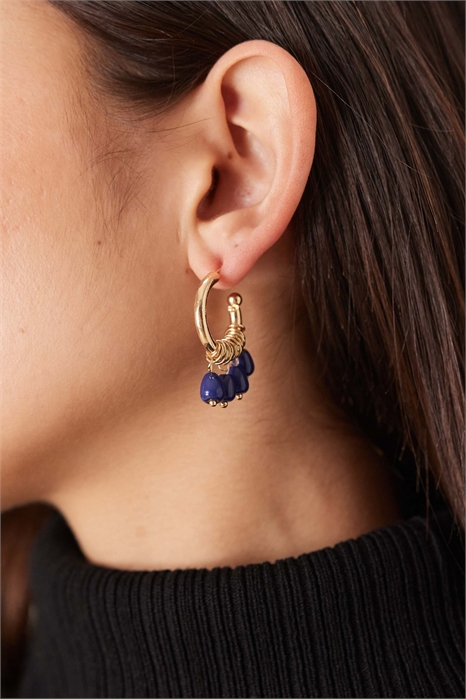 Серьги-кольца с бусинами цвета сиенны артикул 152192024