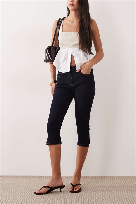 Джинсовые капри с эффектом супер-стретч артикул 155594034