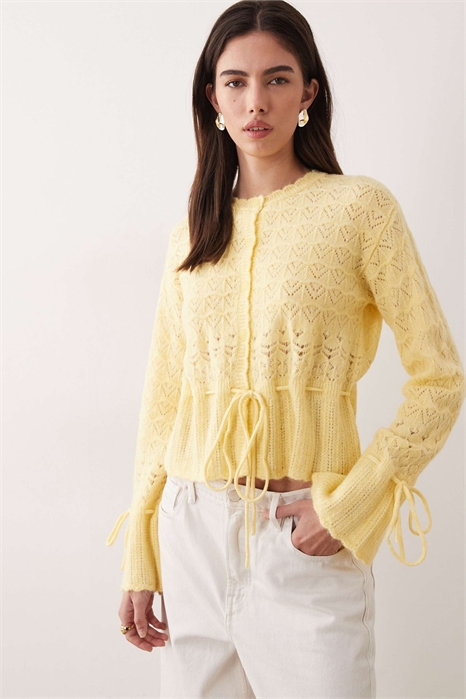 Кардиган с открытой вязкой и баской артикул 155811184