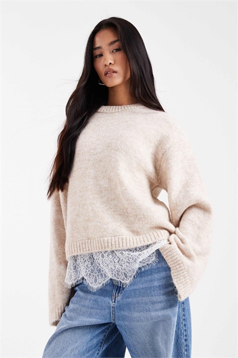 Свитер из трикотажа с пушистыми широкими рукавами и кружевным подолом артикул 151527038
