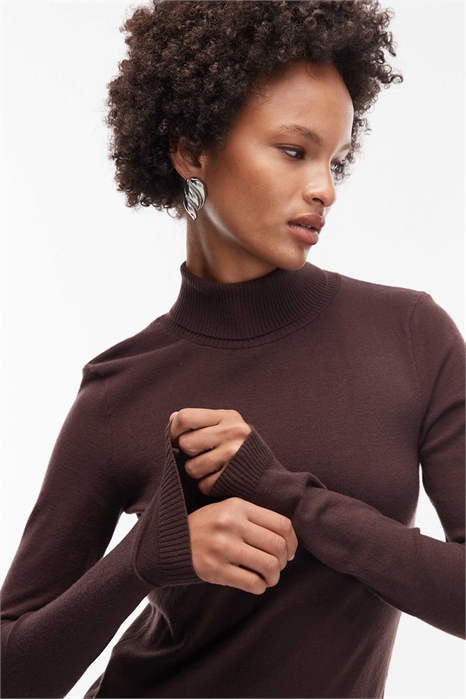 Свитер с высоким воротником из тонкого трикотажа артикул 152589876